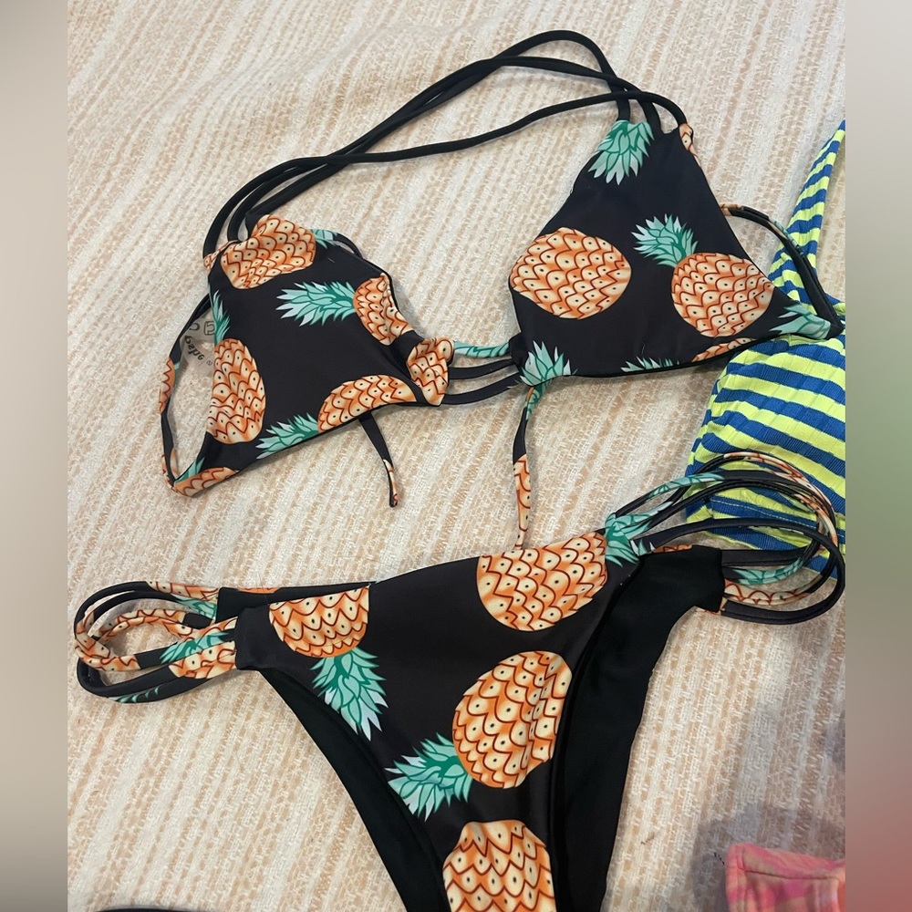 Assorted Bikinis S/XS - Picture 2 of 7